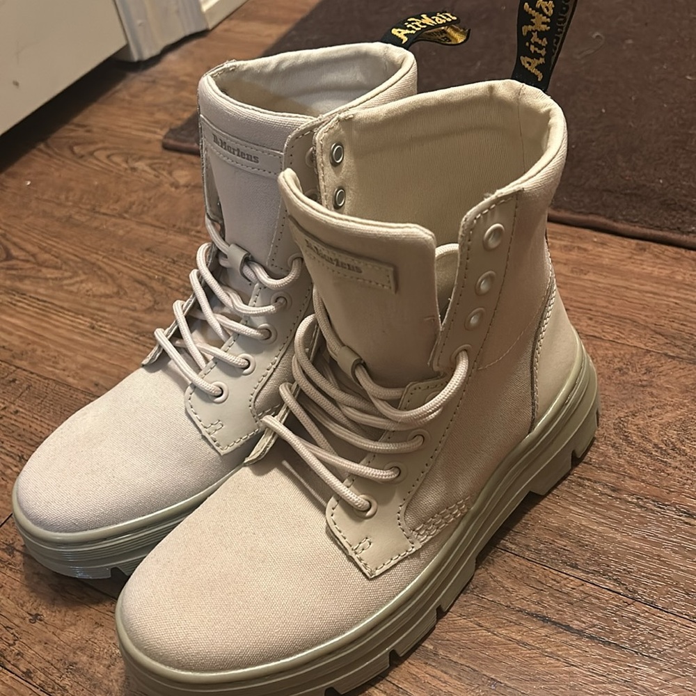 NWT Dr. Martens Combs Canvas Casual Boots in Parchment Beige - Picture 4 of 12